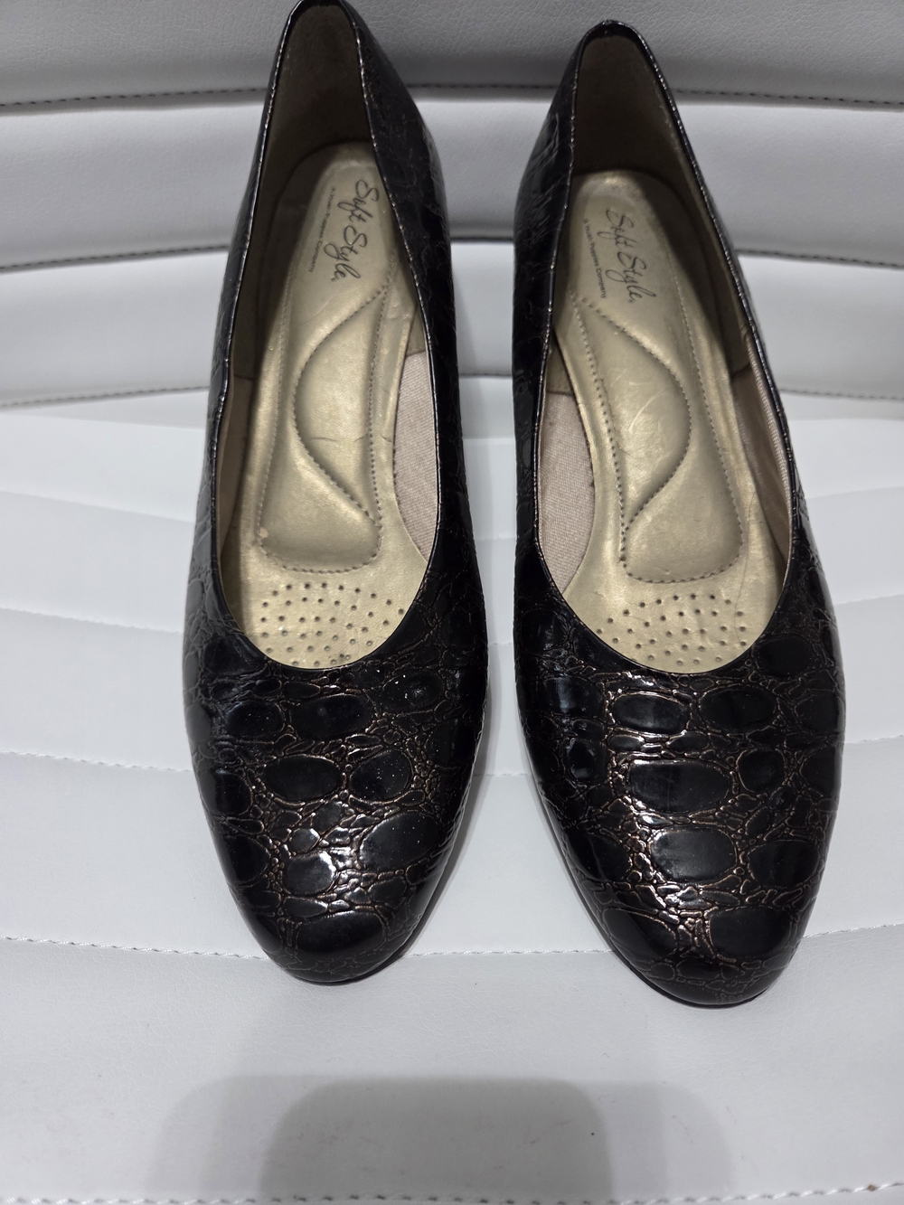 Soft Style by Hush Puppies Black Crocodile Embossed Comfort Pumps